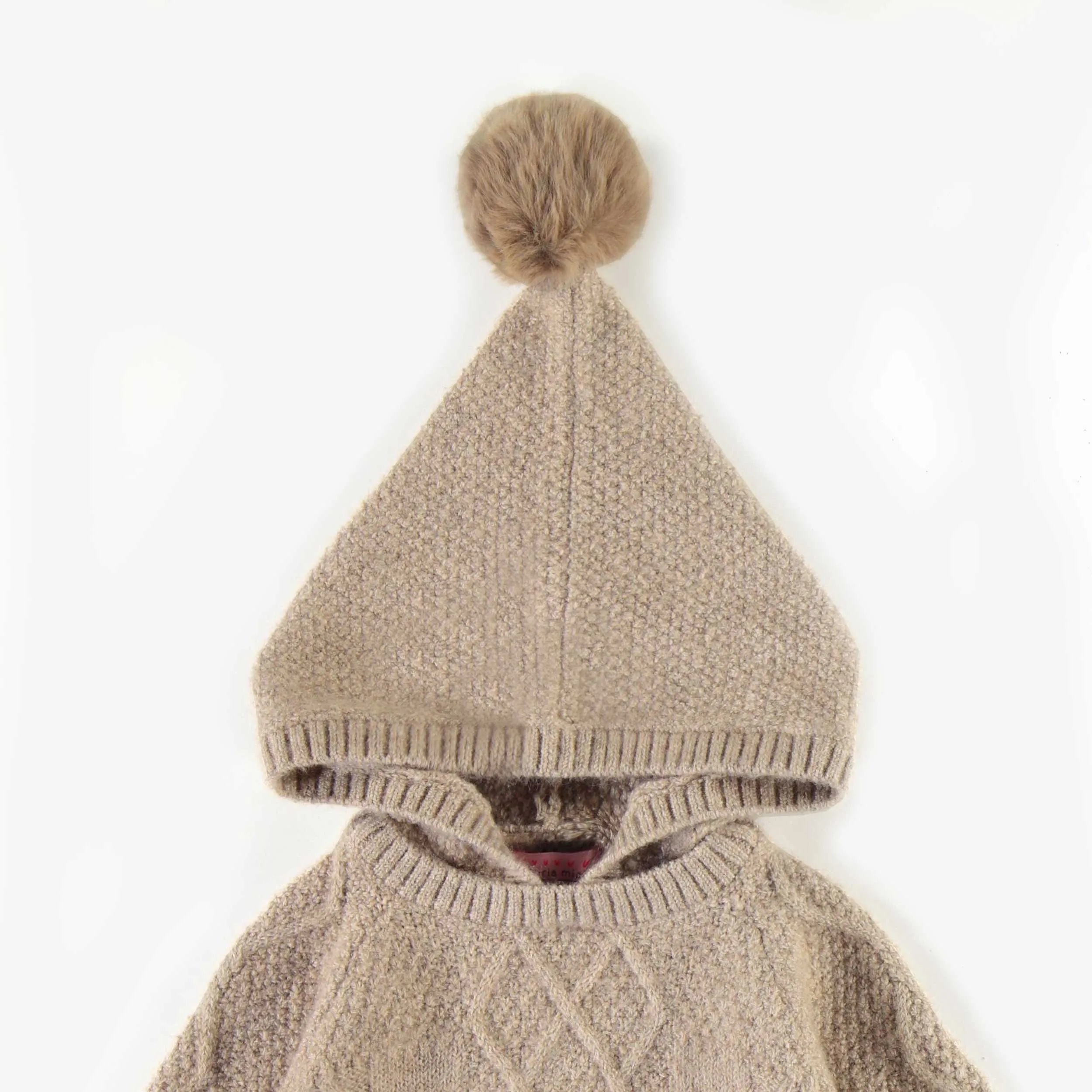 Chandail crème à capuchon de maille en polyester recyclé, bébé || Recycled polyester cream knitted hoodie, baby