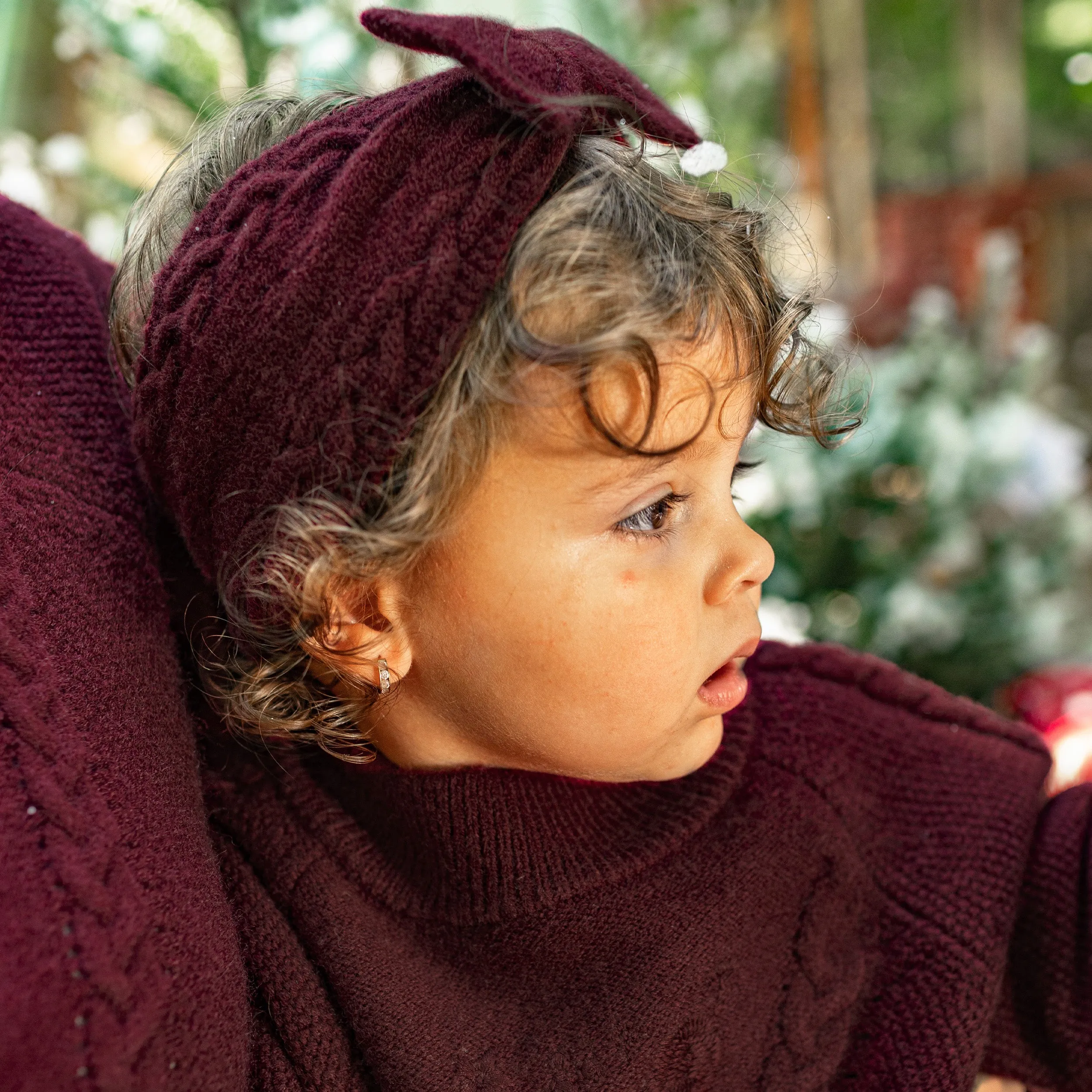 Chandail de maille bourgogne avec broderie et motif tressé, bébé || Long sleeve burgundy sweater with embroideries and braided pattern, baby